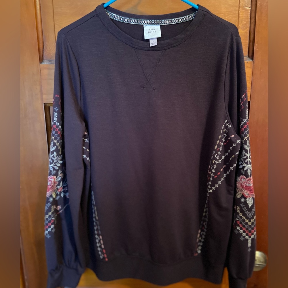 Knox Rose Ultra Soft Floral Embroidered Sweatshirt
